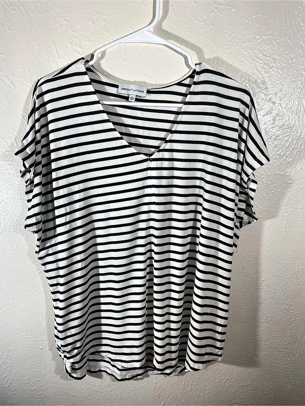 Gibson Latimer Stripe Print Short Sleeve V-Neck Knit Shirt Black & White Large